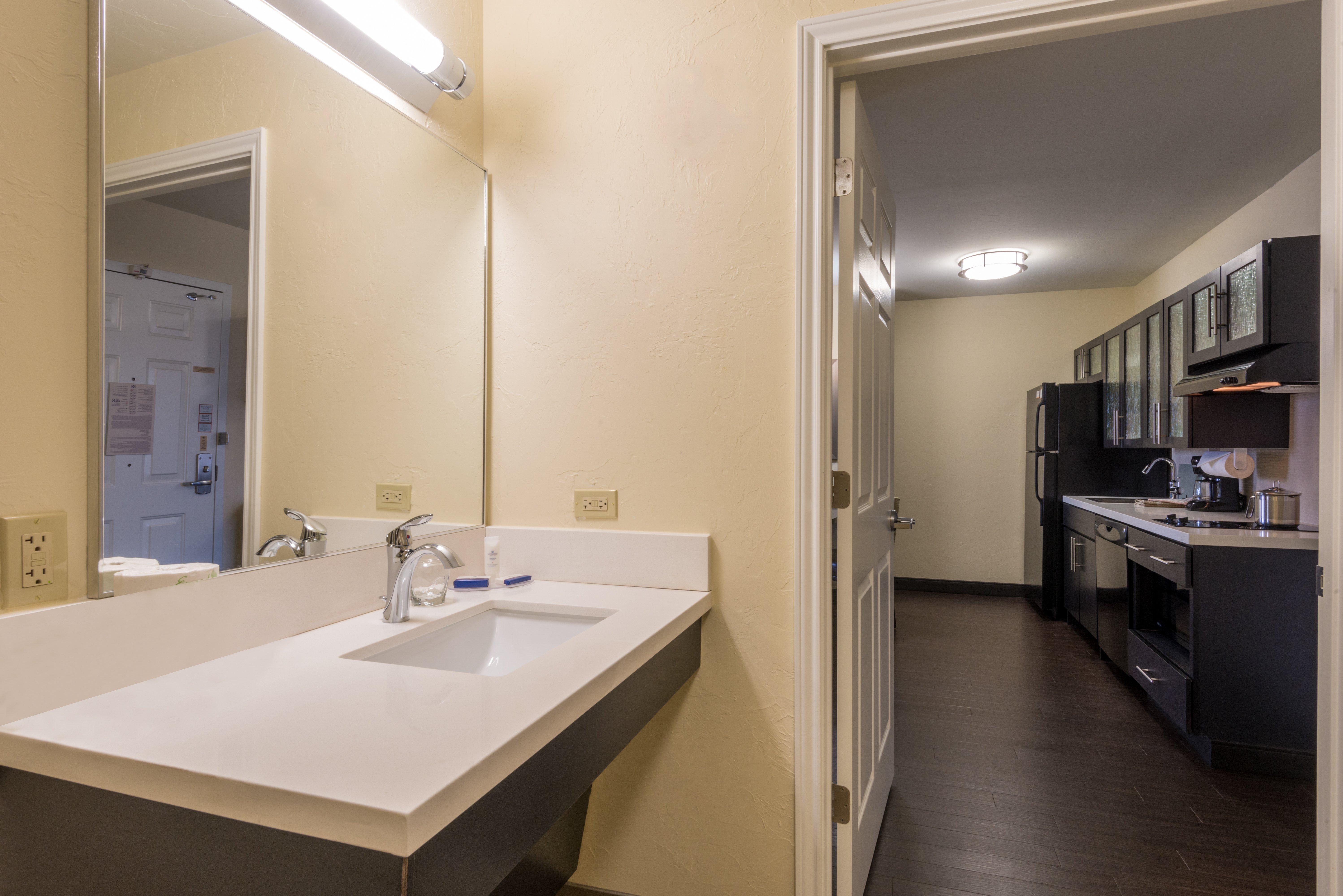 Candlewood Suites Del City By Ihg Exterior foto